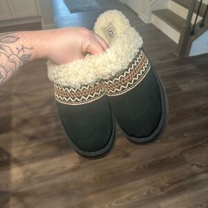 UGG slippers, size 10